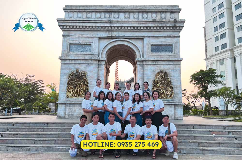 Đoàn khách tham gia City Tour Đà Nẵng 1 ngày của Ngọc Thạch Travel