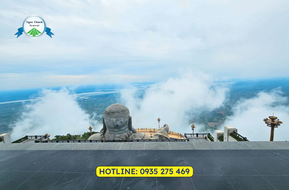 Đặt vé cáp treo Núi Bà Đen nhanh chóng, nhận vé QR tiện lợi, không cần xếp hàng tại NGỌC THẠCH TRAVEL ngay hôm nay!
