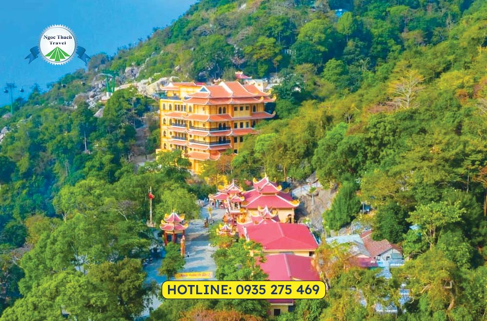 Đặt vé cáp treo Núi Bà Đen nhanh chóng, nhận vé QR tiện lợi, không cần xếp hàng tại NGỌC THẠCH TRAVEL ngay hôm nay!