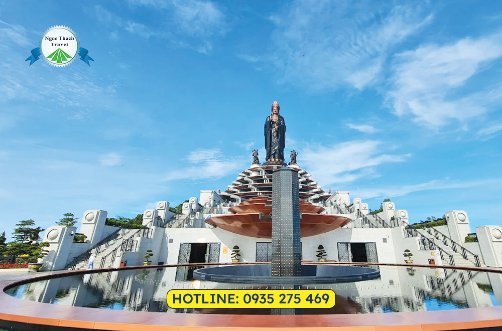 Đặt vé cáp treo Núi Bà Đen nhanh chóng, nhận vé QR tiện lợi, không cần xếp hàng tại NGỌC THẠCH TRAVEL ngay hôm nay!