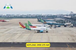 Sân bay Đà Nẵng quốc tế nhìn từ khu vực sân đỗ máy bay