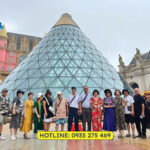 Doan khach tham quan Ba Na Hills trong tour Da Nang 3 ngay 2 dem