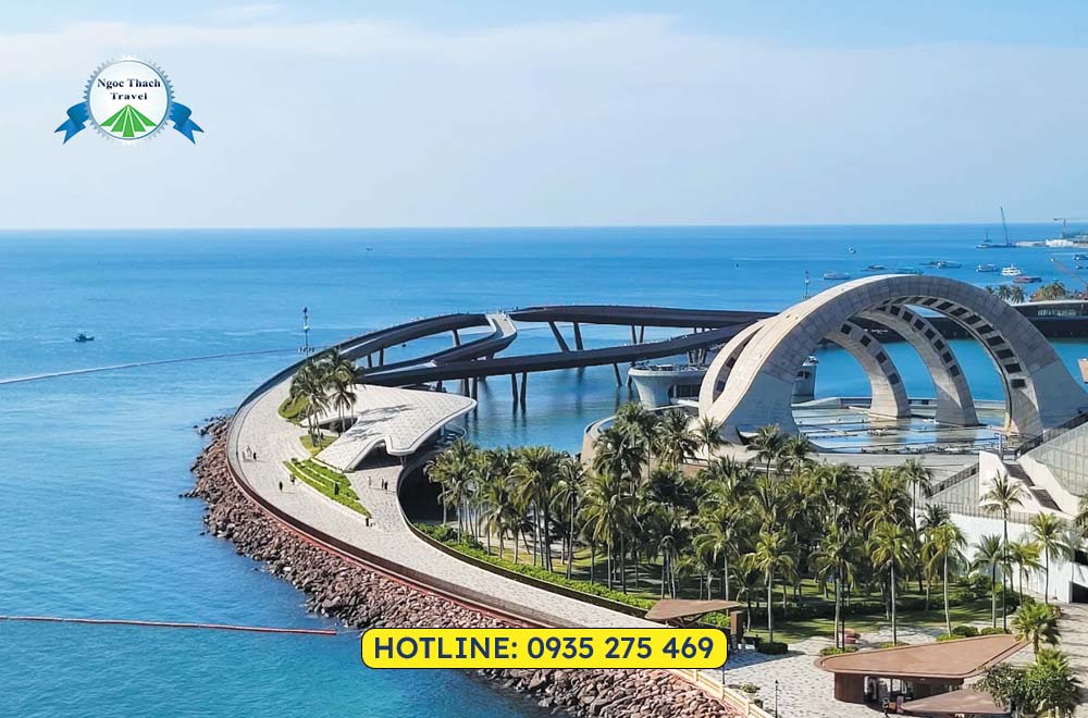 Đặt vé cáp treo Hòn Thơm Phú Quốc 2026 tại Ngọc Thạch Travel uy tín, giá tốt. Trải nghiệm cáp treo vượt biển dài nhất thế giới, vui chơi Sun World Hòn Thơm, Aquatopia và nhiều combo tiết kiệm hấp dẫn.