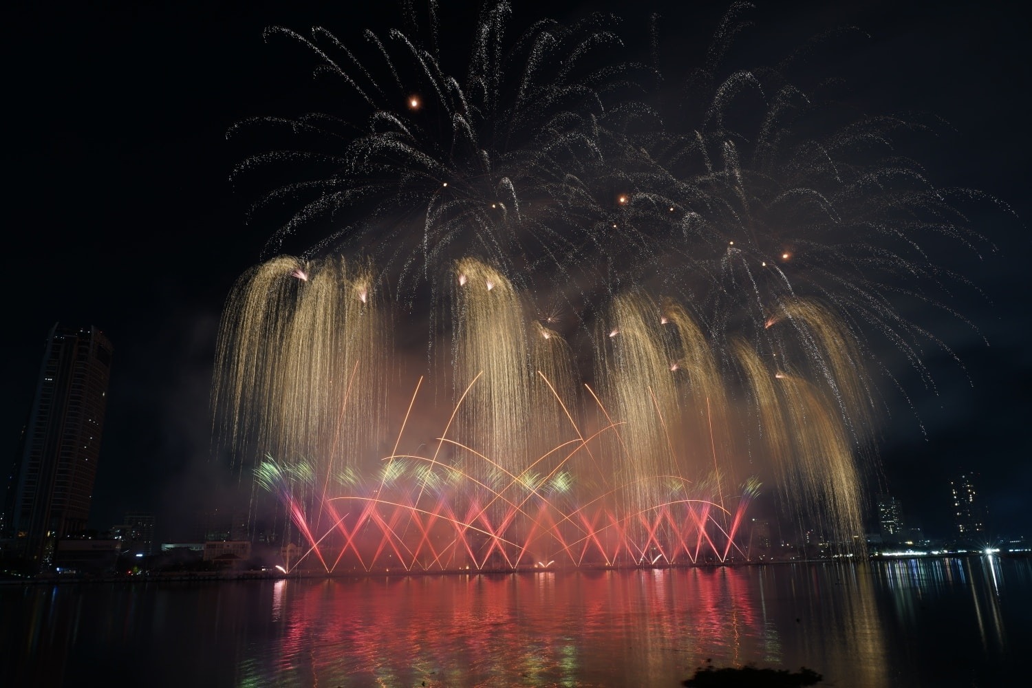 10 đội pháo hoa quốc tế đến từ 10 quốc gia