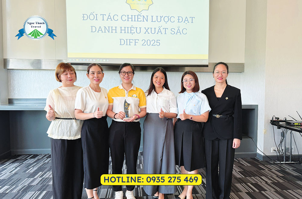 Vé Pháo Hoa Đà Nẵng 2026 mang đến cơ hội thưởng thức Lễ hội Pháo hoa Quốc tế Đà Nẵng với những màn trình diễn đỉnh cao đến từ các đội thi hàng đầu thế giới. Không gian rực rỡ bên sông Hàn, âm nhạc – ánh sáng – pháo hoa hòa quyện, tạo nên trải nghiệm mùa hè sôi động và đáng nhớ cho du khách khi đến với Đà Nẵng.